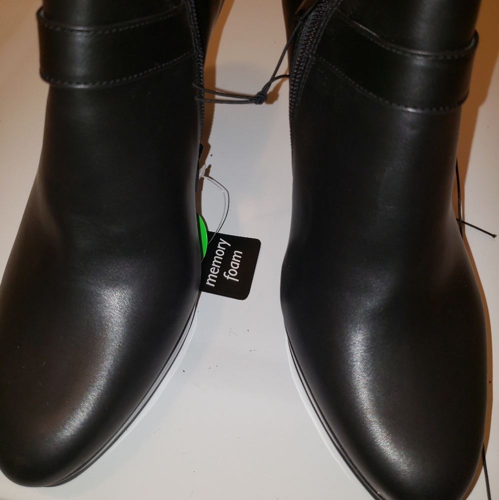 Black heel boots